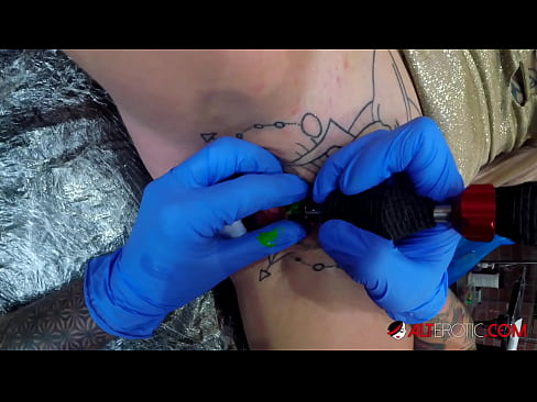 ❤️ tattooed ທີ່ສຸດ Hottie Sully Savage ໄດ້ຮັບ tattoo ສຸດ clitoris ຂອງນາງ ຮູບໂປ້ fb ຢູ່ພວກເຮົາ ﹏