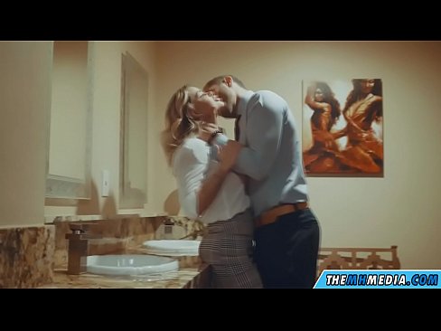 ❤️ ໃນເວລາທີ່ຜິວເນື້ອສີຂາວ busty seduces ທ່ານຢູ່ໃນຫ້ອງນ້ໍາສາທາລະນະ ຮູບໂປ້ fb ຢູ່ພວກເຮົາ ﹏